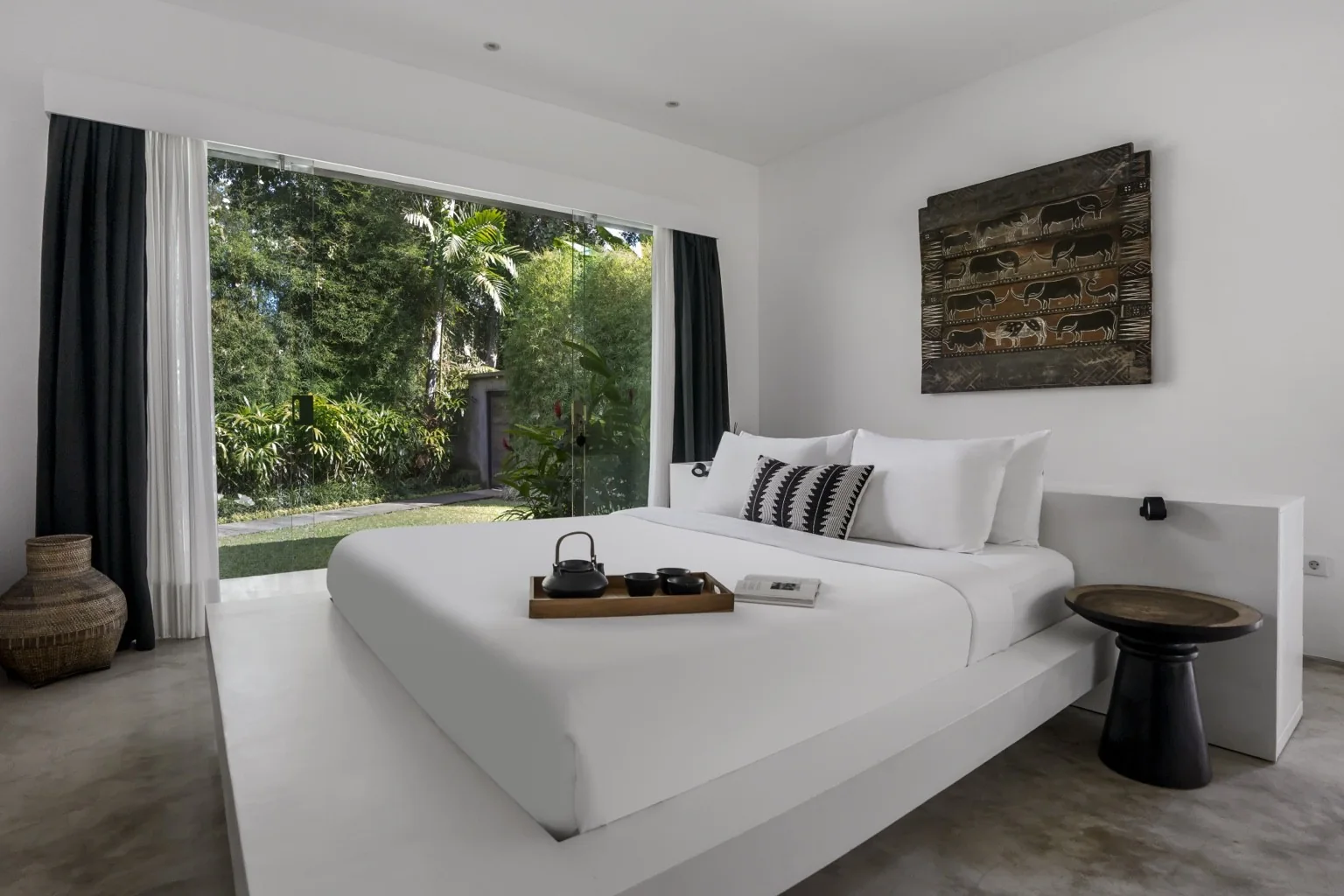 Bedroom at Loft Ithaka opening directly onto the tropical garden